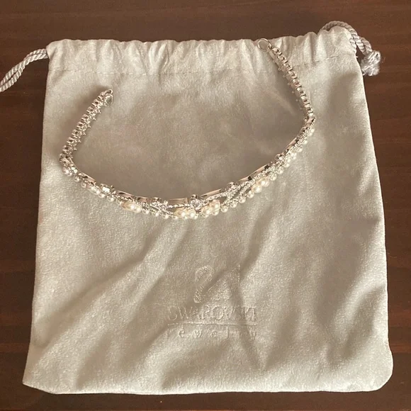 SWAROVSKI Swan pearl tiara - Picture 9 of 9